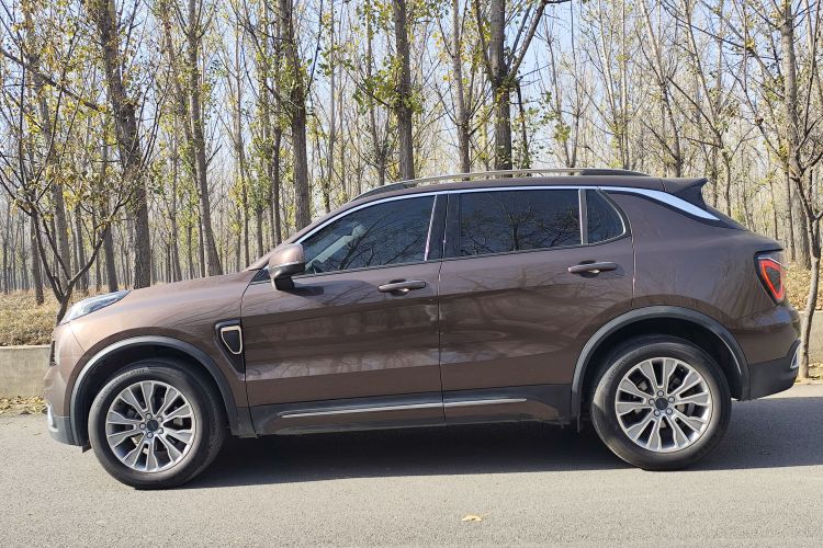 领克01 2018款 2.0T 两驱型+版车身外观4