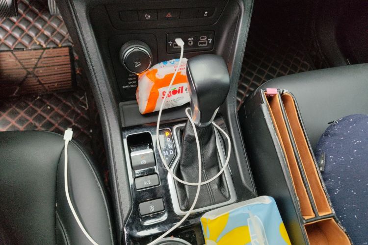 Jeep 大指挥官 2018款 2.0T 四驱尊享导航版 国V中控内饰18