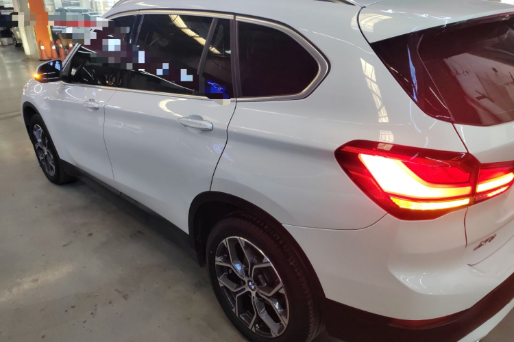 宝马X1 2021款 改款 sDrive25Li 领先型车身外观4