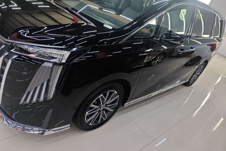 广汽传祺 传祺M8 2024款 大师系列 400T 至尊版车身外观4