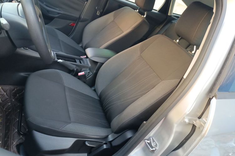 福特 福克斯 2015款 两厢 1.6L 自动舒适型中控内饰19