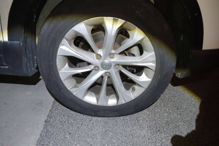 中华V3 2015款 1.5L 手动精英型车身外观10