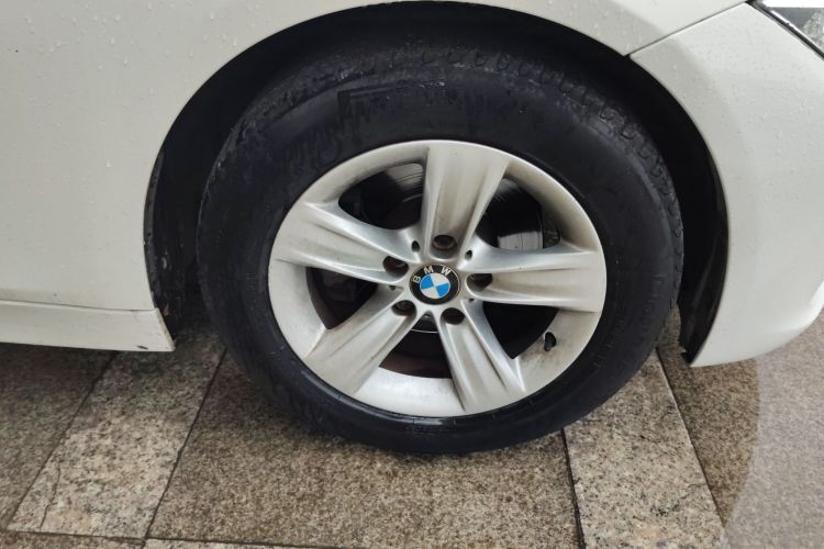 宝马3系 2014款 320i 时尚型车身外观10