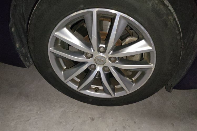 英菲尼迪Q50L 2016款 2.0T 舒适版车身外观10