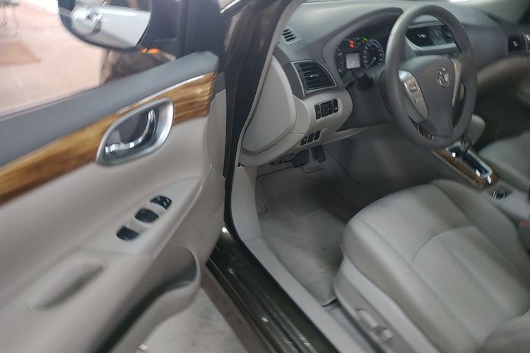 日产 轩逸 2014款 1.6XV CVT尊享版中控内饰20