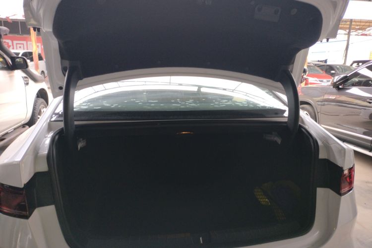 比亚迪 秦PLUS 2021款 DM-i 55KM 旗舰型机舱底盘23