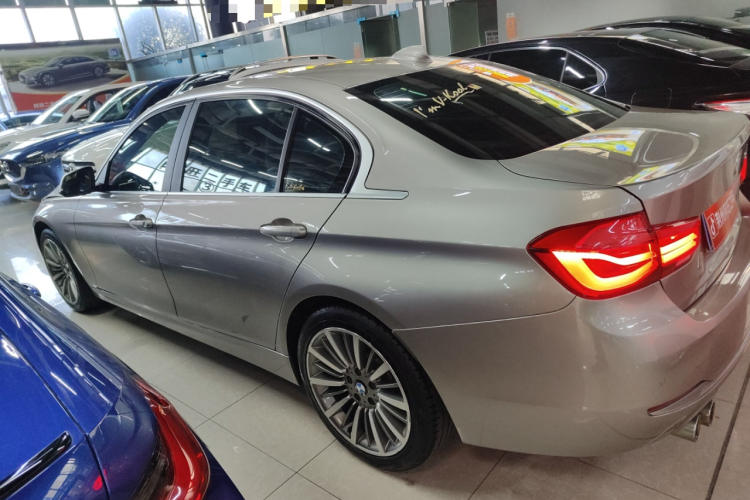 宝马3系 2019款 320Li 时尚型车身外观4