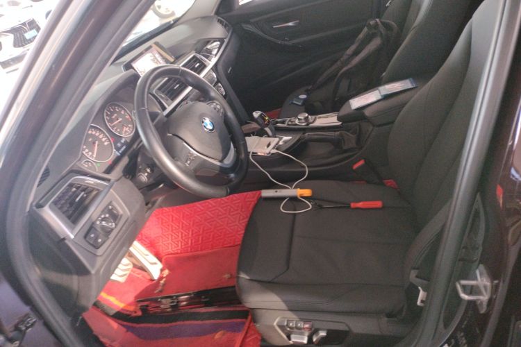 宝马3系 2016款 320Li 时尚型中控内饰19