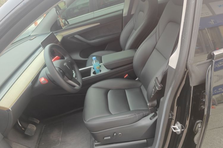 特斯拉 Model Y 2022款 改款 长续航全轮驱动版中控内饰19