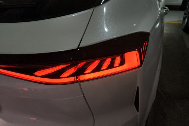 长安UNI-Z 2025款 1.5T 尊贵型车身外观9