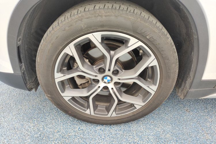 宝马X1 2022款 sDrive20Li 尊享型车身外观6007