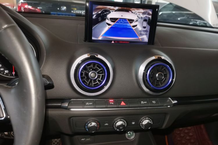 奥迪A3 2018款 30周年年型 Limousine 35 TFSI 时尚型局部细节16