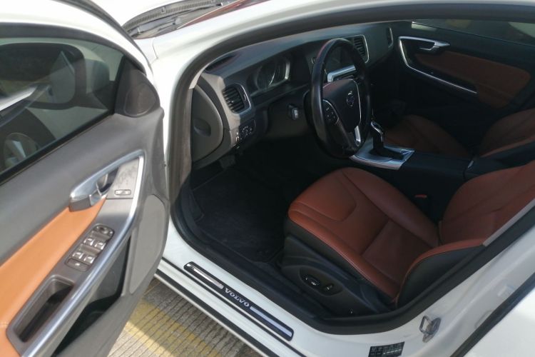沃尔沃S60 2016款 S60L T4 智远版中控内饰20