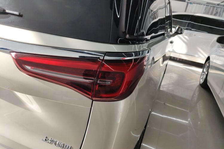 别克GL8 2022款 ES陆尊 653T 旗舰型车身外观9