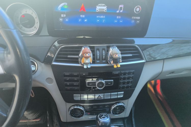 奔驰C级 2011款 C 200 CGI 时尚型中控内饰16