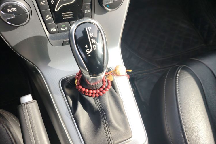 沃尔沃V40 2018款 T3 智雅版中控内饰18