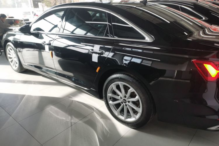 奥迪A6L 2023款 改款 40 TFSI 豪华致雅型车身外观4