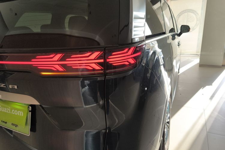 腾势D9 2022款 DM-i 970 四驱旗舰型车身外观9