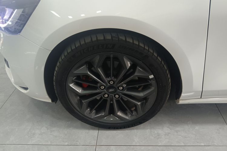 福特 福克斯 2022款 三厢 EcoBoost 180 自动ST Line车身外观6001