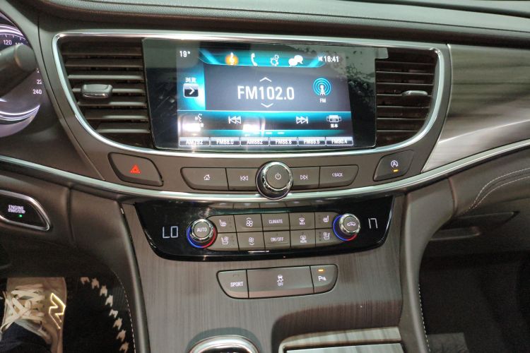 别克 君越 2018款 20T 精英型中控内饰16