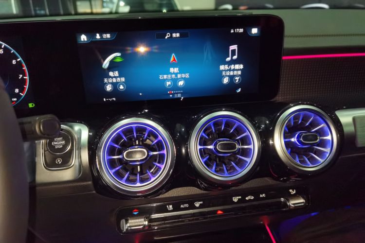奔驰GLB 2023款 GLB 220 动感型中控内饰16