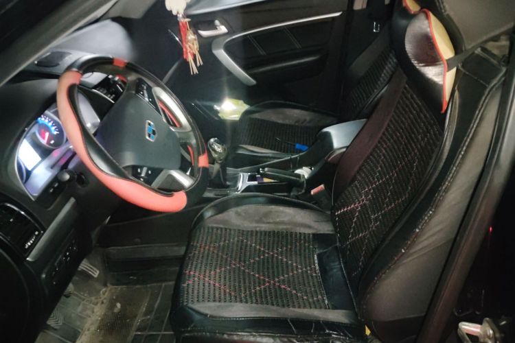 吉利汽车 帝豪 2016款 三厢 1.5L 手动向上版中控内饰19