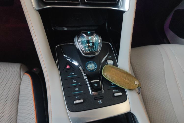 比亚迪 宋PLUS新能源 2023款 冠军版 DM-i 110KM 旗舰PLUS中控内饰18