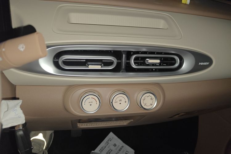 五菱汽车 宏光MINIEV 2025款 四门版 进阶款中控内饰16