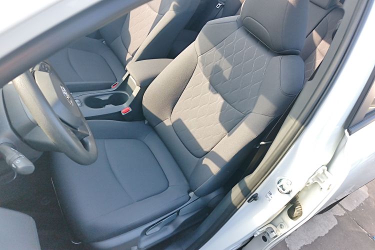 丰田 卡罗拉锐放 2022款 2.0L 精英版局部细节19