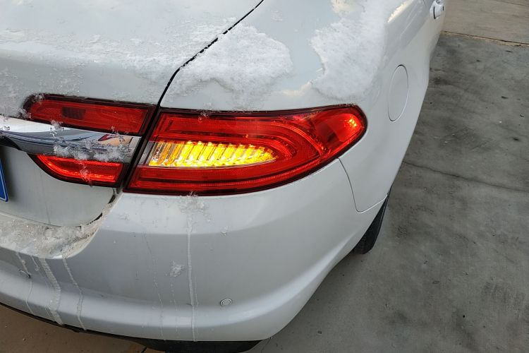 捷豹XF 2014款 XF 2.0T 豪华版车身外观9