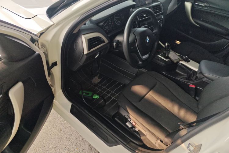 宝马1系(进口) 2015款 120i 领先型中控内饰20