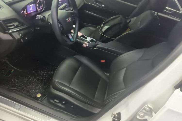 凯迪拉克CT4 2021款 28T 风尚型中控内饰19