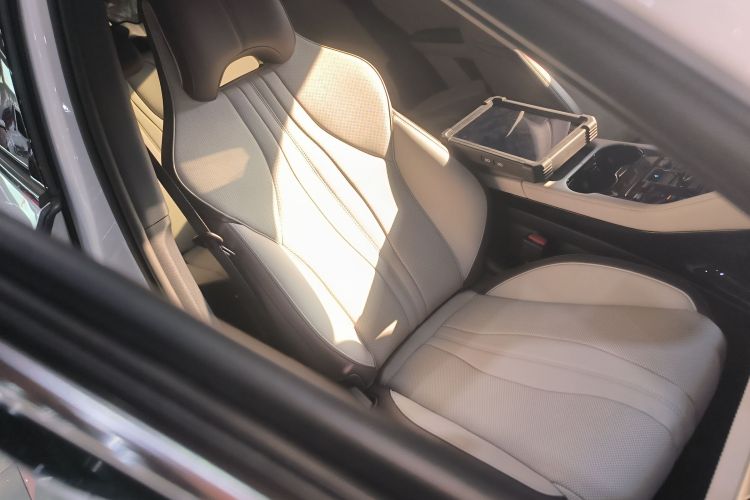 比亚迪 宋PLUS新能源 2025款 DM-i 智驾版 112KM 尊荣型局部细节41