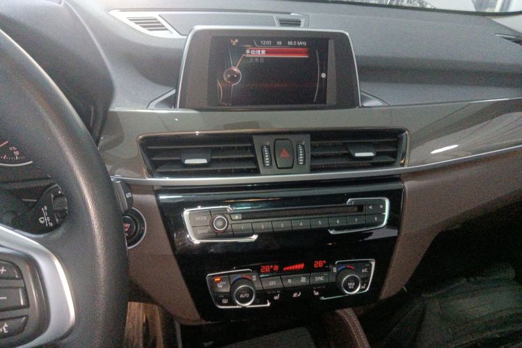 宝马X1 2016款 sDrive20Li 豪华型中控内饰16