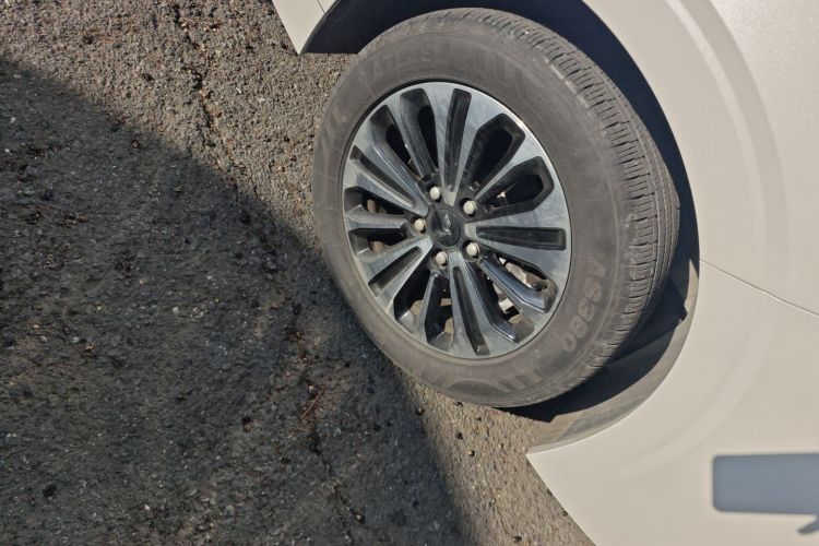 五菱汽车 五菱佳辰 2022款 1.5T CVT尊享旗舰型车身外观10