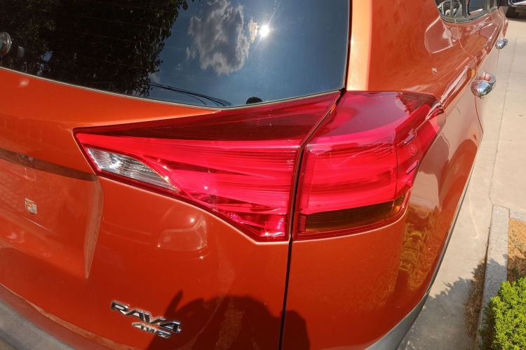 丰田 RAV4荣放 2013款 2.0L CVT四驱新锐版车身外观6006