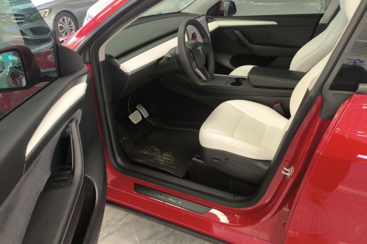 特斯拉 Model Y 2022款 Performance高性能全轮驱动版中控内饰7003