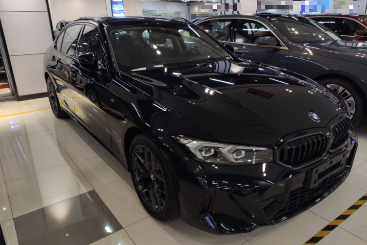 宝马3系 2025款 330Li M运动曜夜套装车身外观3