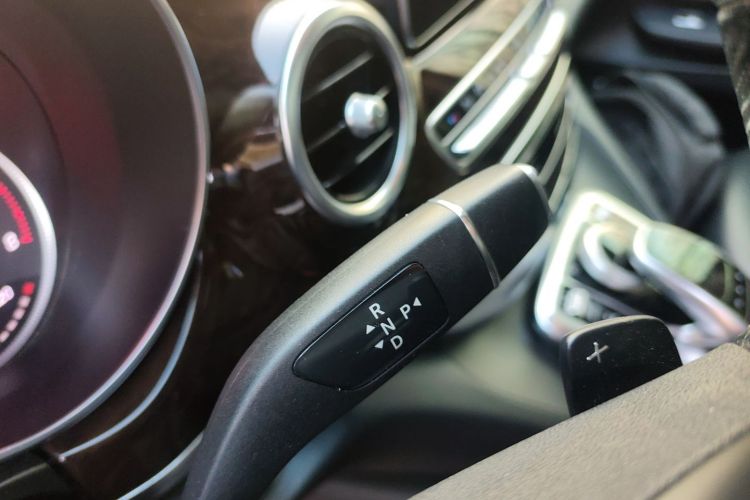 奔驰V级 2017款 V 260 L 尊贵加长版中控内饰18