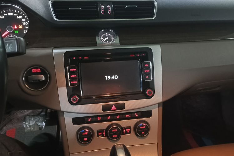 大众 迈腾 2015款 1.8TSI 尊贵型中控内饰16