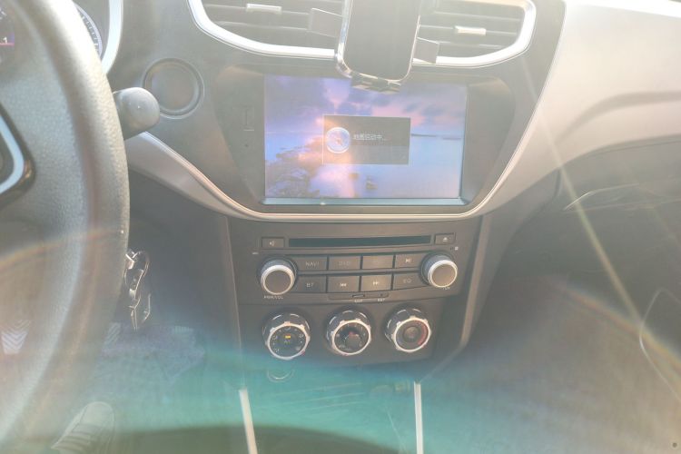中华V3 2015款 1.5L 手动基本型中控内饰16