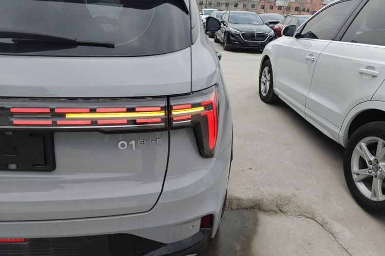 领克01 2023款 1.5TD EM-F 晨曦车身外观9