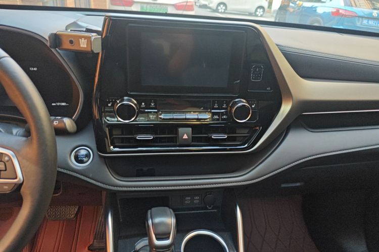 丰田 皇冠陆放 2022款 2.0T 四驱劲享版中控内饰16