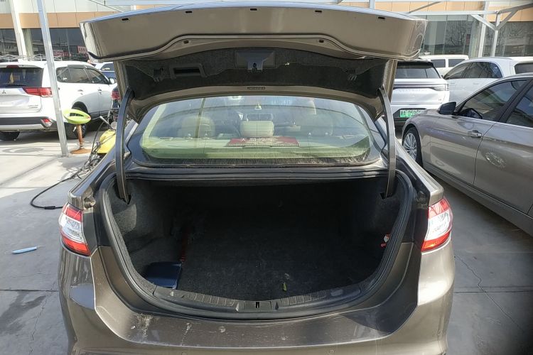 福特 蒙迪欧 2013款 2.0L GTDi240旗舰型局部细节23