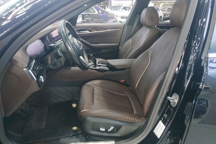 宝马5系 2021款 525Li M运动套装中控内饰19