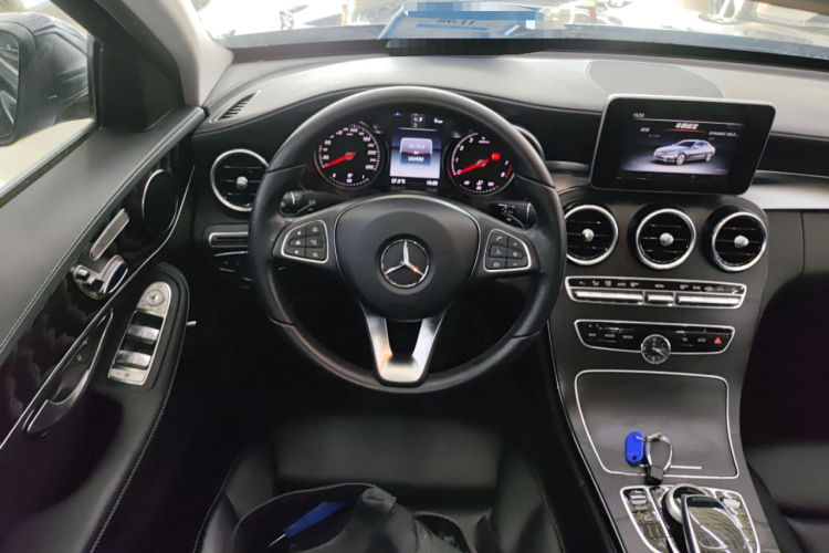 奔驰C级 2017款 改款 C 200 L 运动版中控内饰13