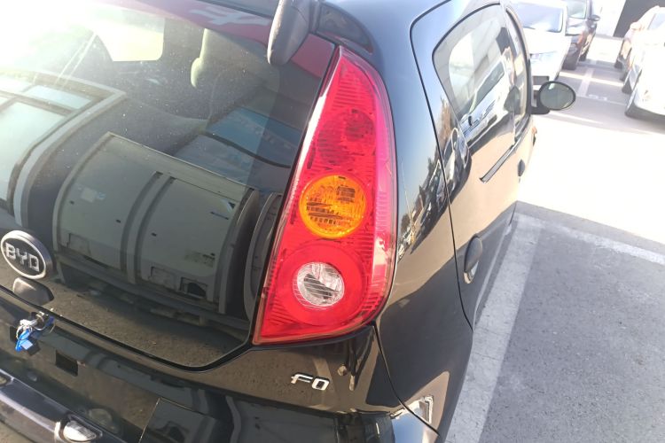 比亚迪F0 2012款 1.0L 悦酷型车身外观9