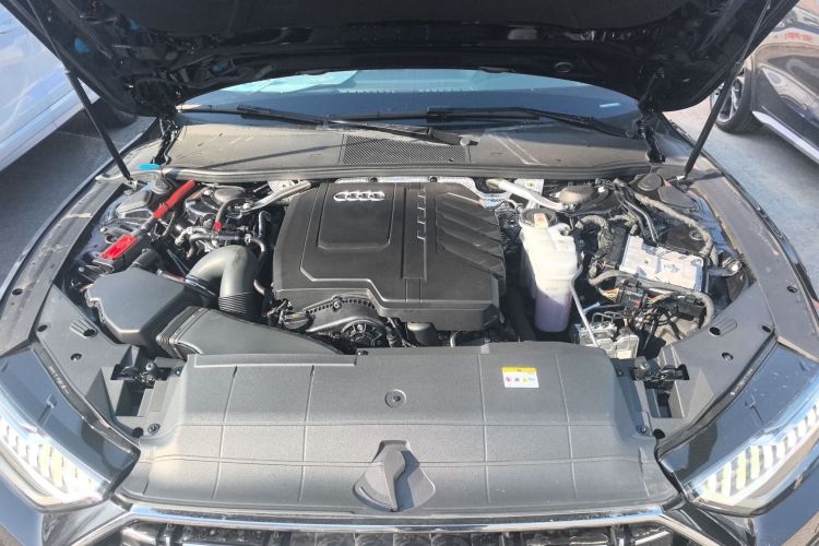 奥迪A7L 2024款 45 TFSI 豪华型机舱底盘24