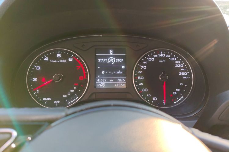 奥迪A3 2018款 30周年年型 Limousine 35 TFSI 风尚型中控内饰14