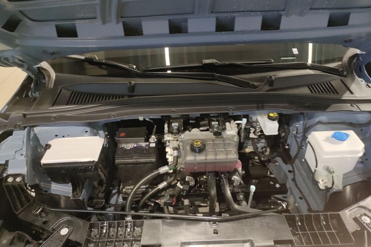 零跑汽车 零跑B01 2025款 550激光雷达版机舱底盘24